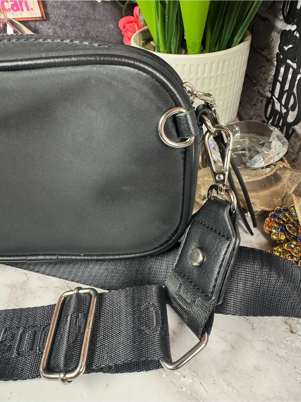 Steve Madden compact black